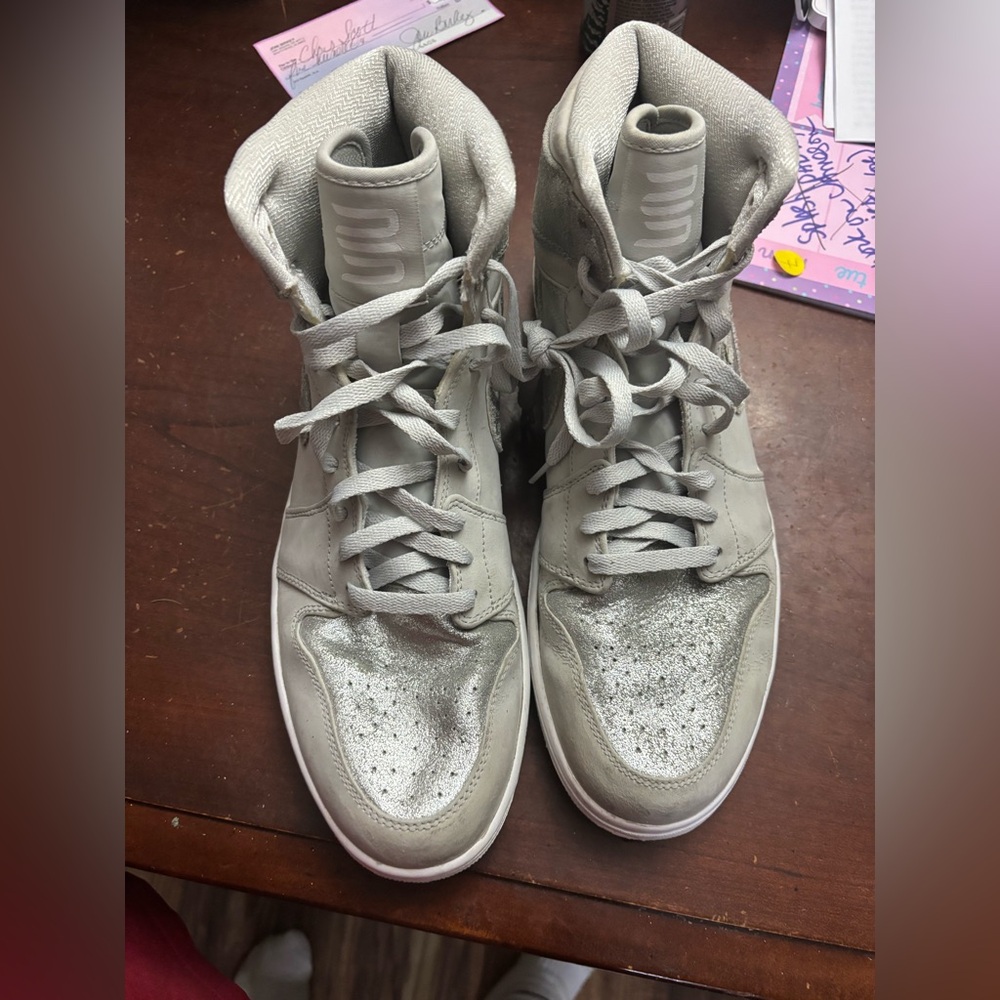 Men’s size 13 air jordans one retro silver hi preloved 25th anniversary running